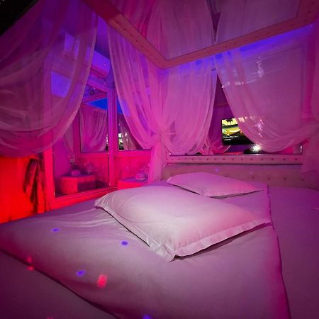 Anadi Hotel Boutique Only Adult Brasov Bagian luar foto