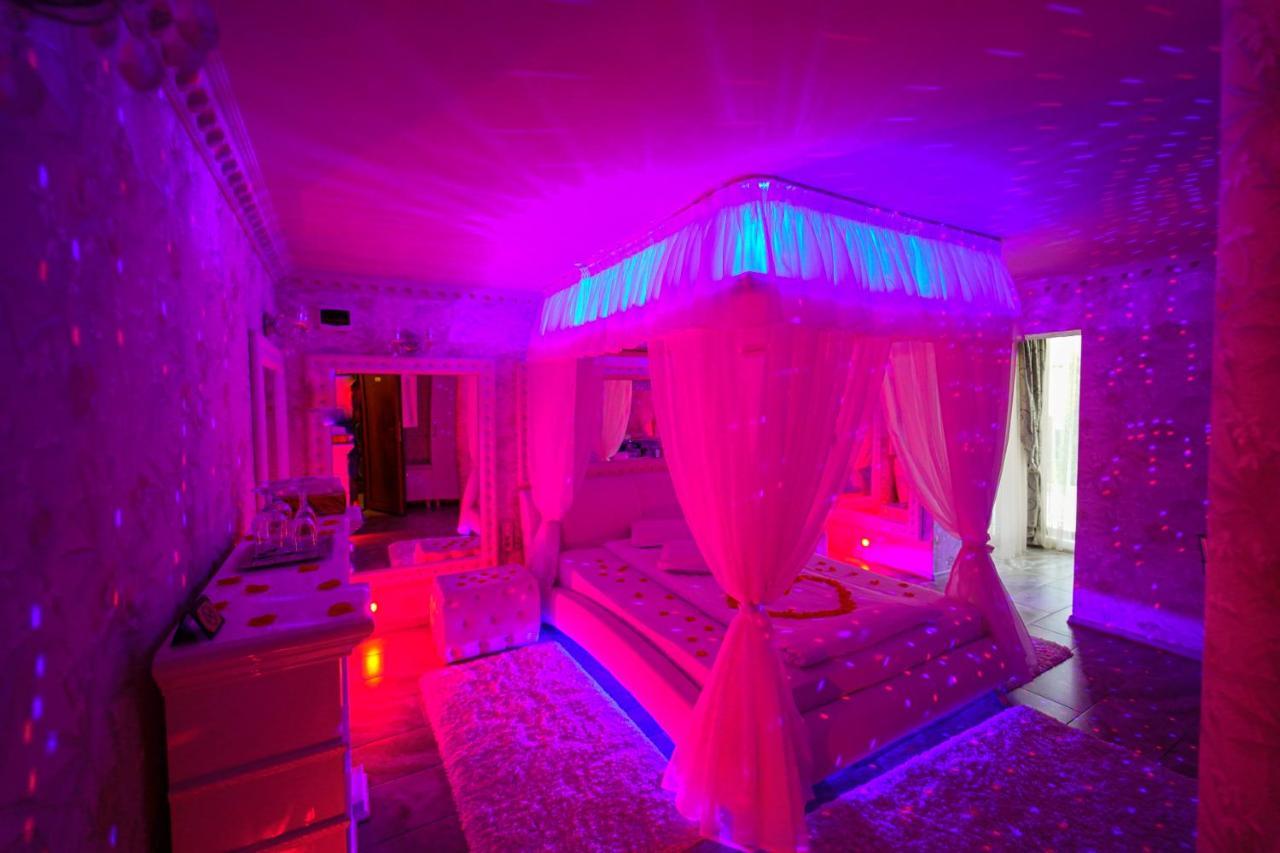 Anadi Hotel Boutique Only Adult Brasov Bagian luar foto