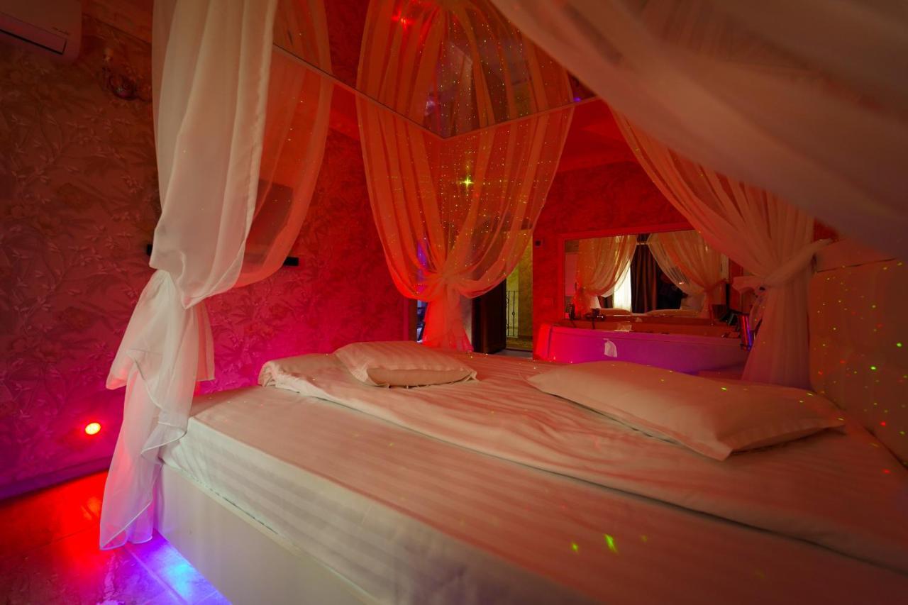 Anadi Hotel Boutique Only Adult Brasov Bagian luar foto