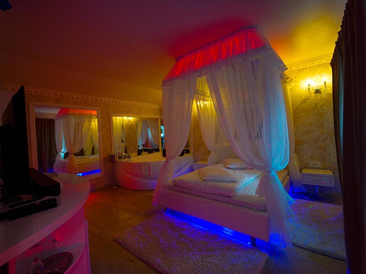 Anadi Hotel Boutique Only Adult Brasov Bagian luar foto