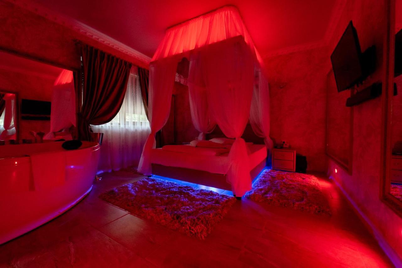 Anadi Hotel Boutique Only Adult Brasov Bagian luar foto