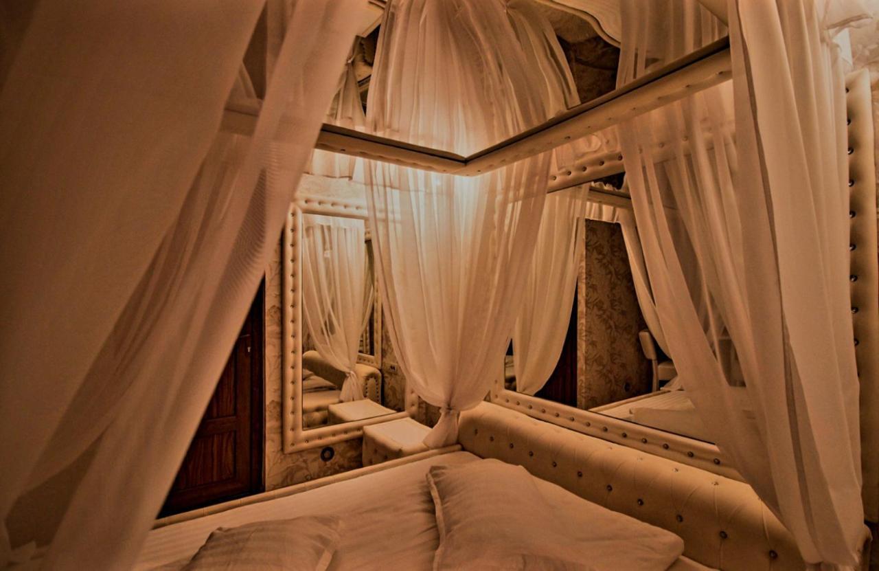 Anadi Hotel Boutique Only Adult Brasov Bagian luar foto