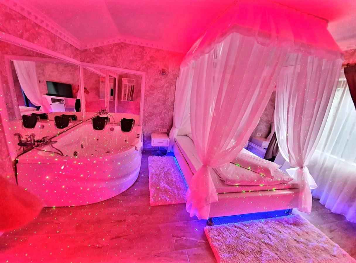 Anadi Hotel Boutique Only Adult Brasov Bagian luar foto