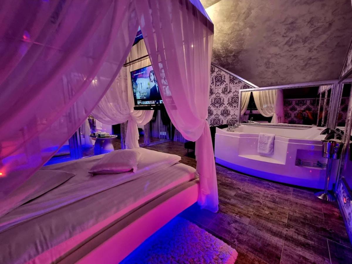 Anadi Hotel Boutique Only Adult Brasov Bagian luar foto