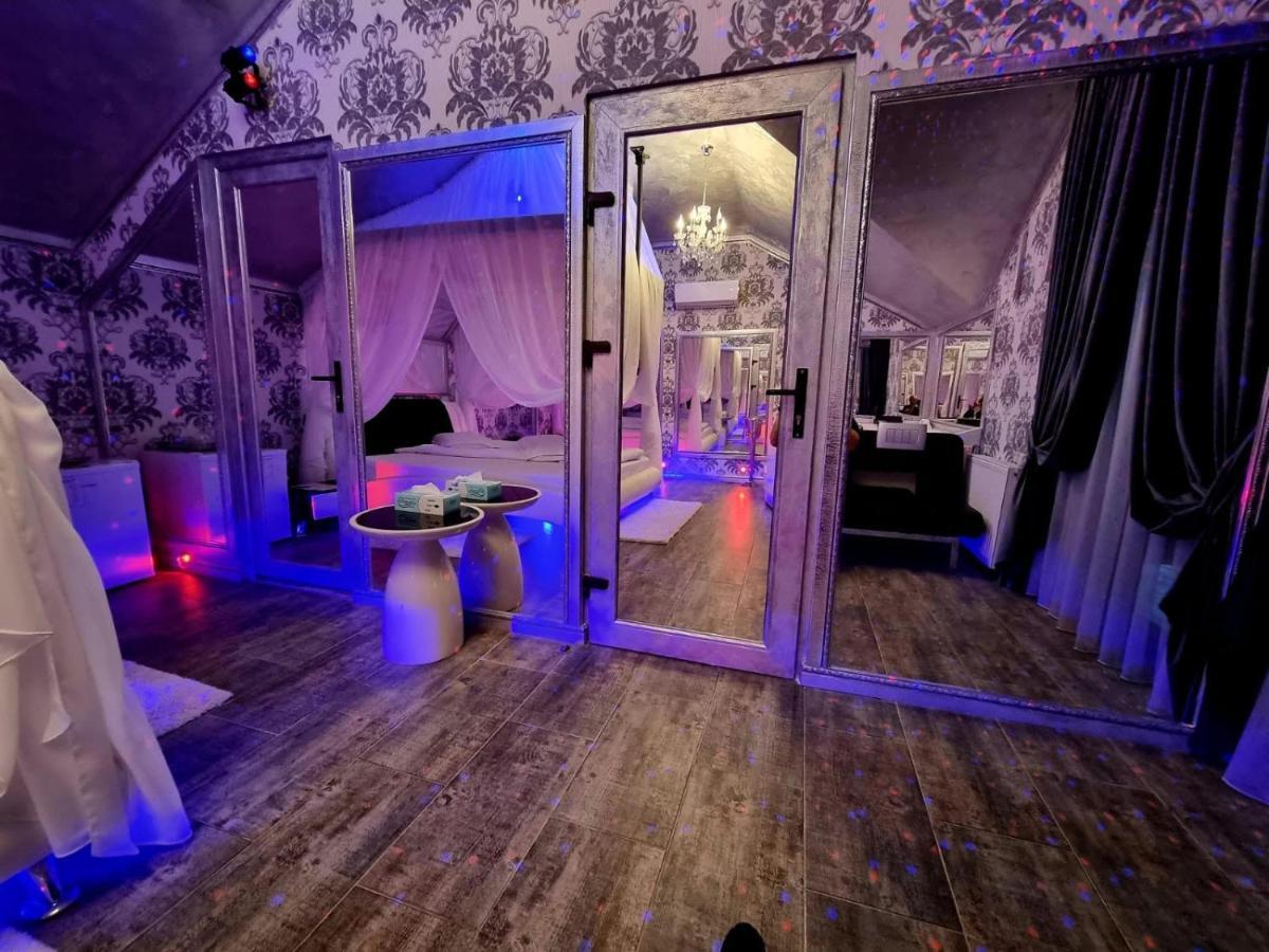 Anadi Hotel Boutique Only Adult Brasov Bagian luar foto
