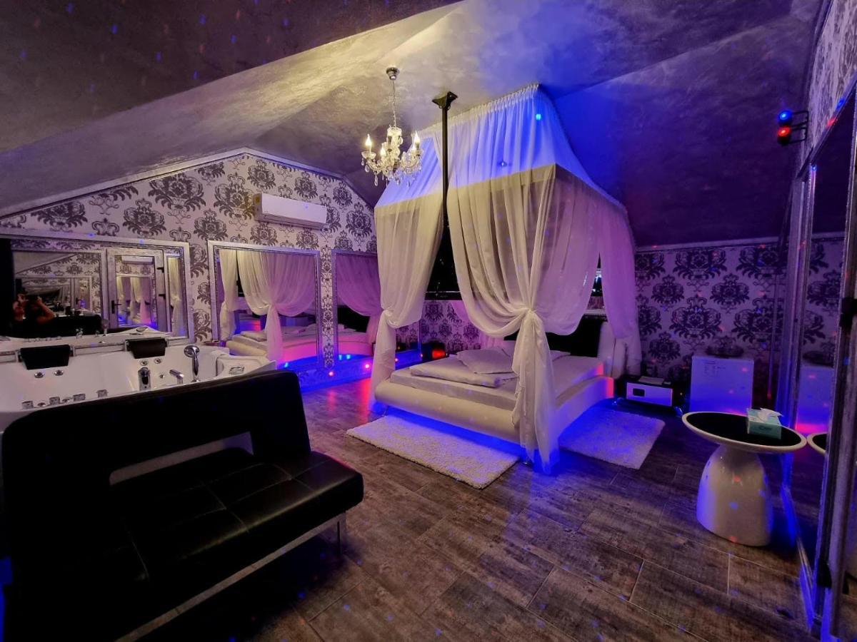 Anadi Hotel Boutique Only Adult Brasov Bagian luar foto