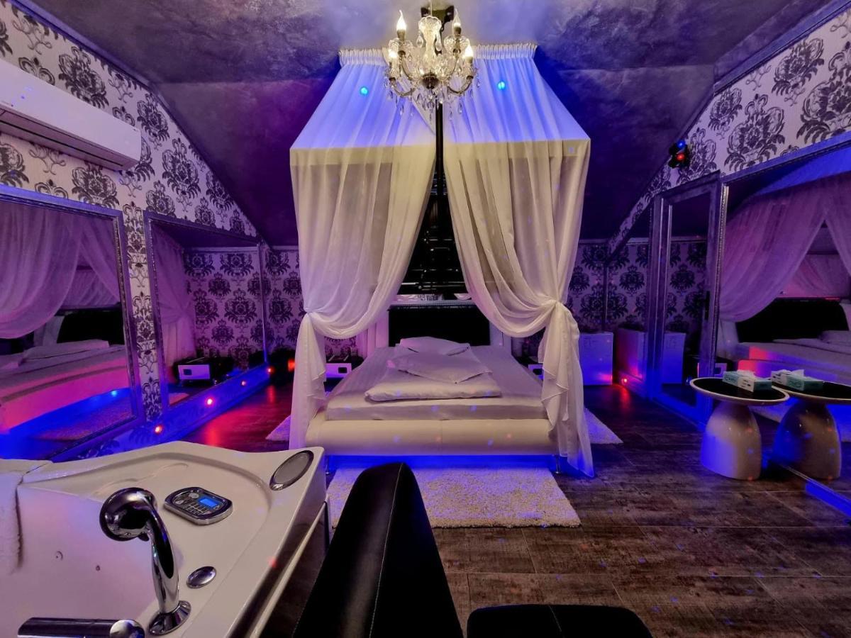 Anadi Hotel Boutique Only Adult Brasov Bagian luar foto