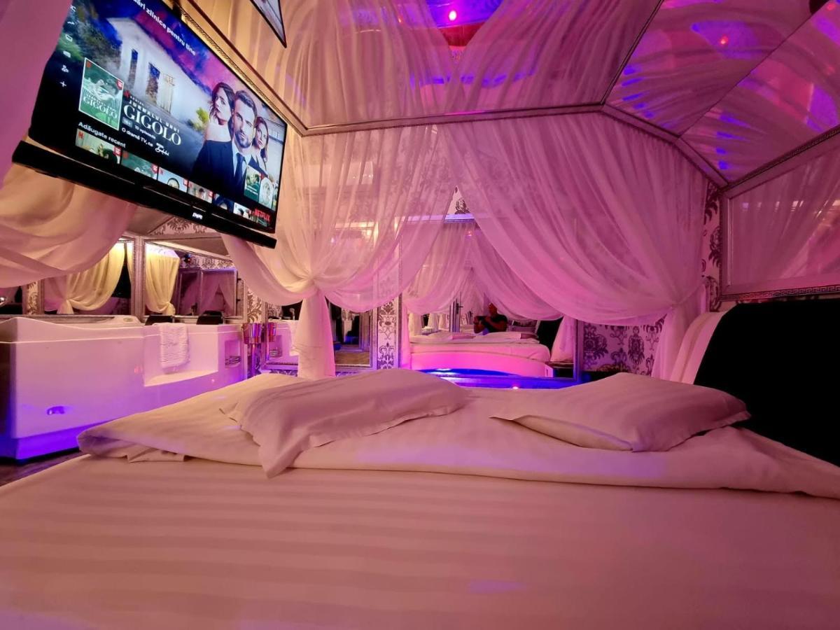Anadi Hotel Boutique Only Adult Brasov Bagian luar foto