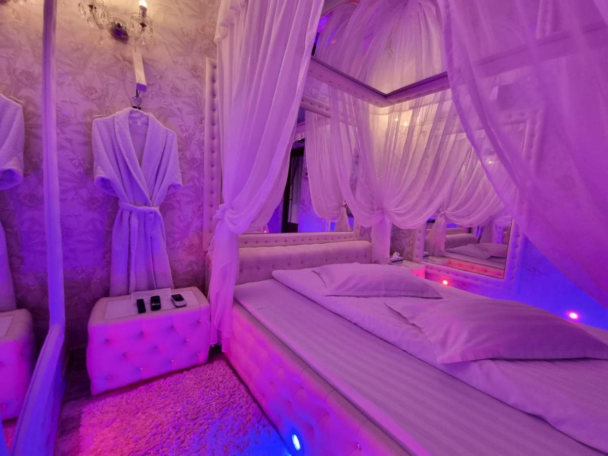 Anadi Hotel Boutique Only Adult Brasov Bagian luar foto