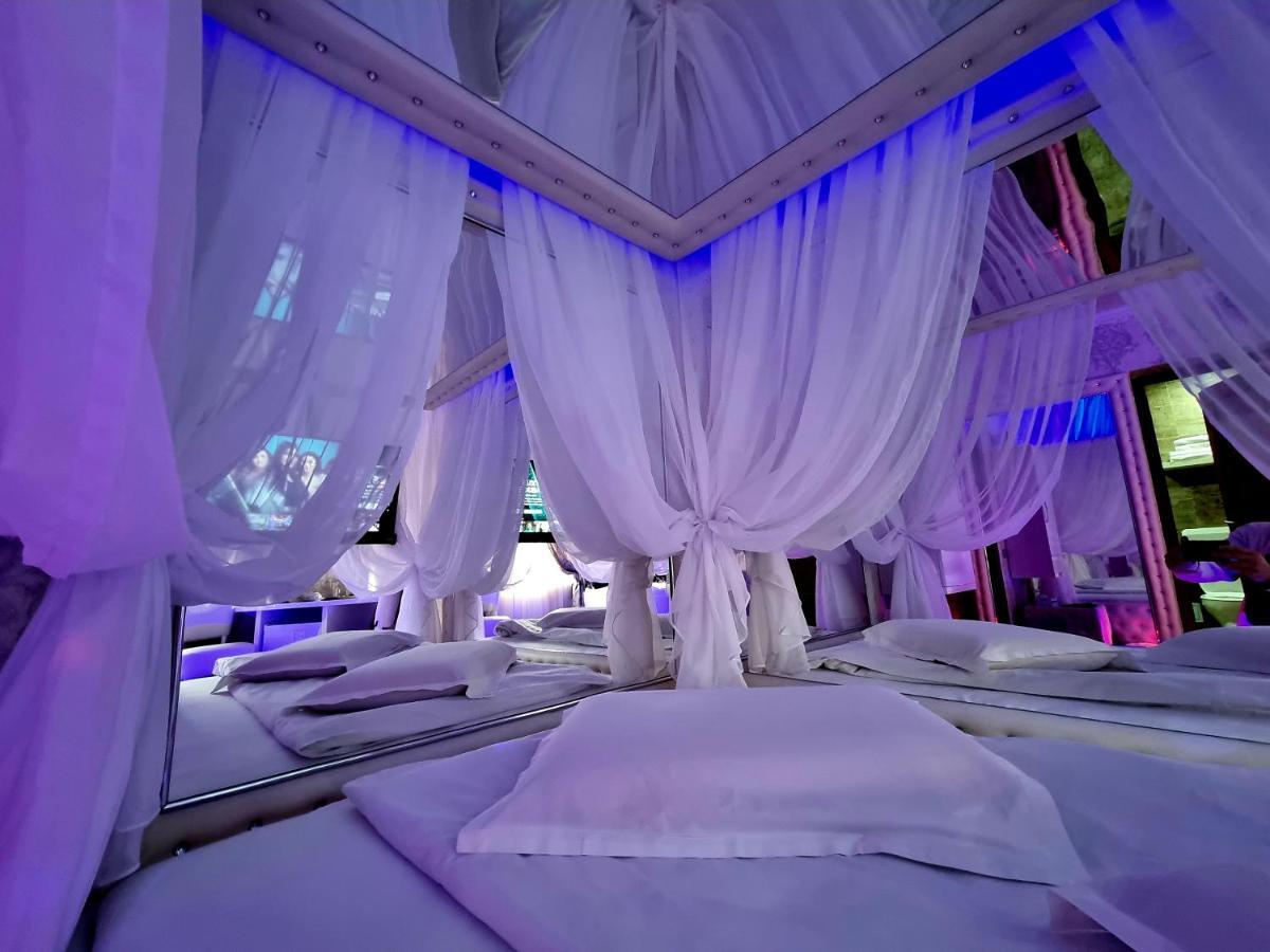 Anadi Hotel Boutique Only Adult Brasov Bagian luar foto