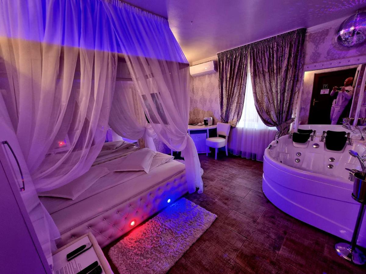 Anadi Hotel Boutique Only Adult Brasov Bagian luar foto
