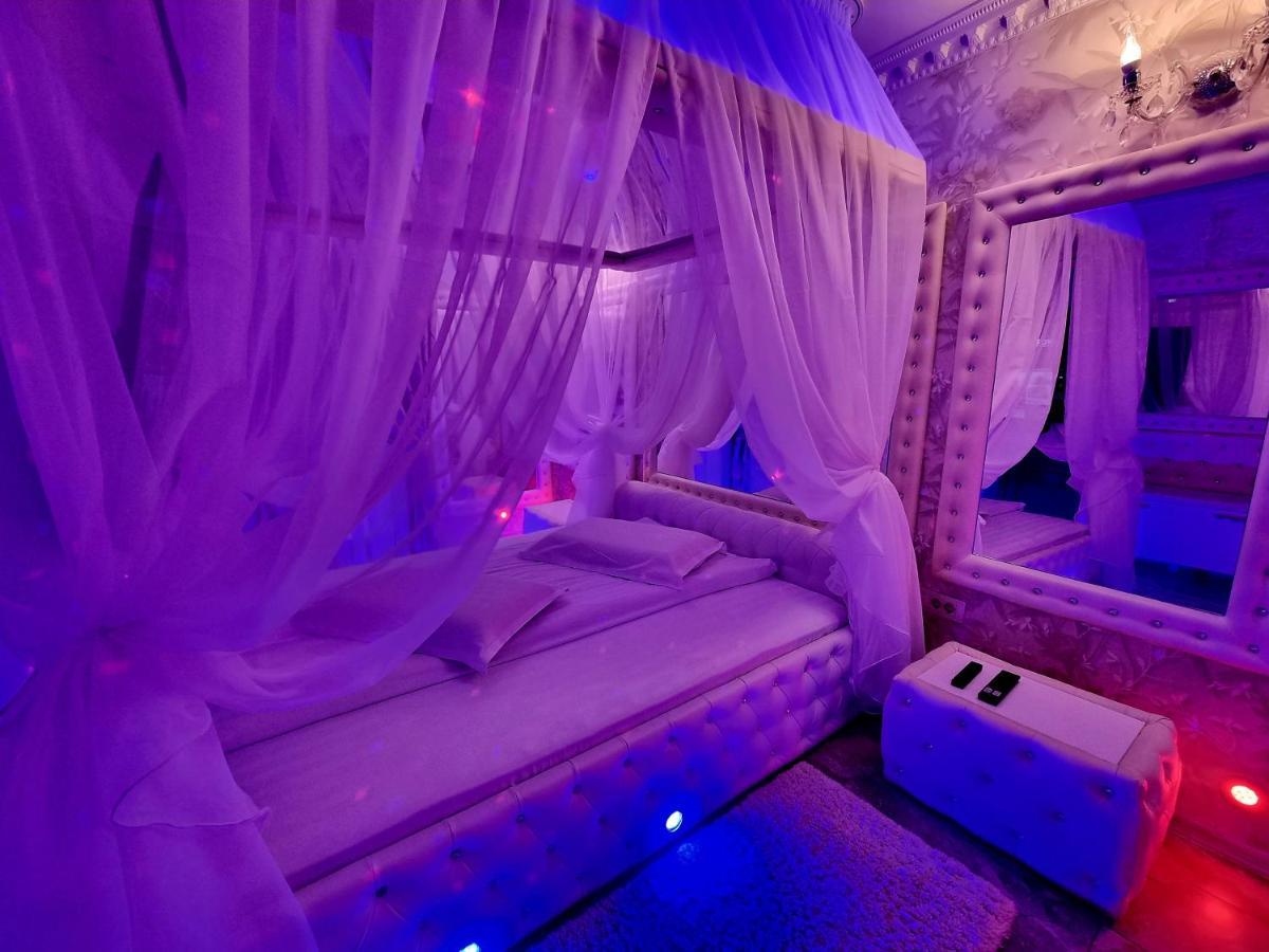 Anadi Hotel Boutique Only Adult Brasov Bagian luar foto