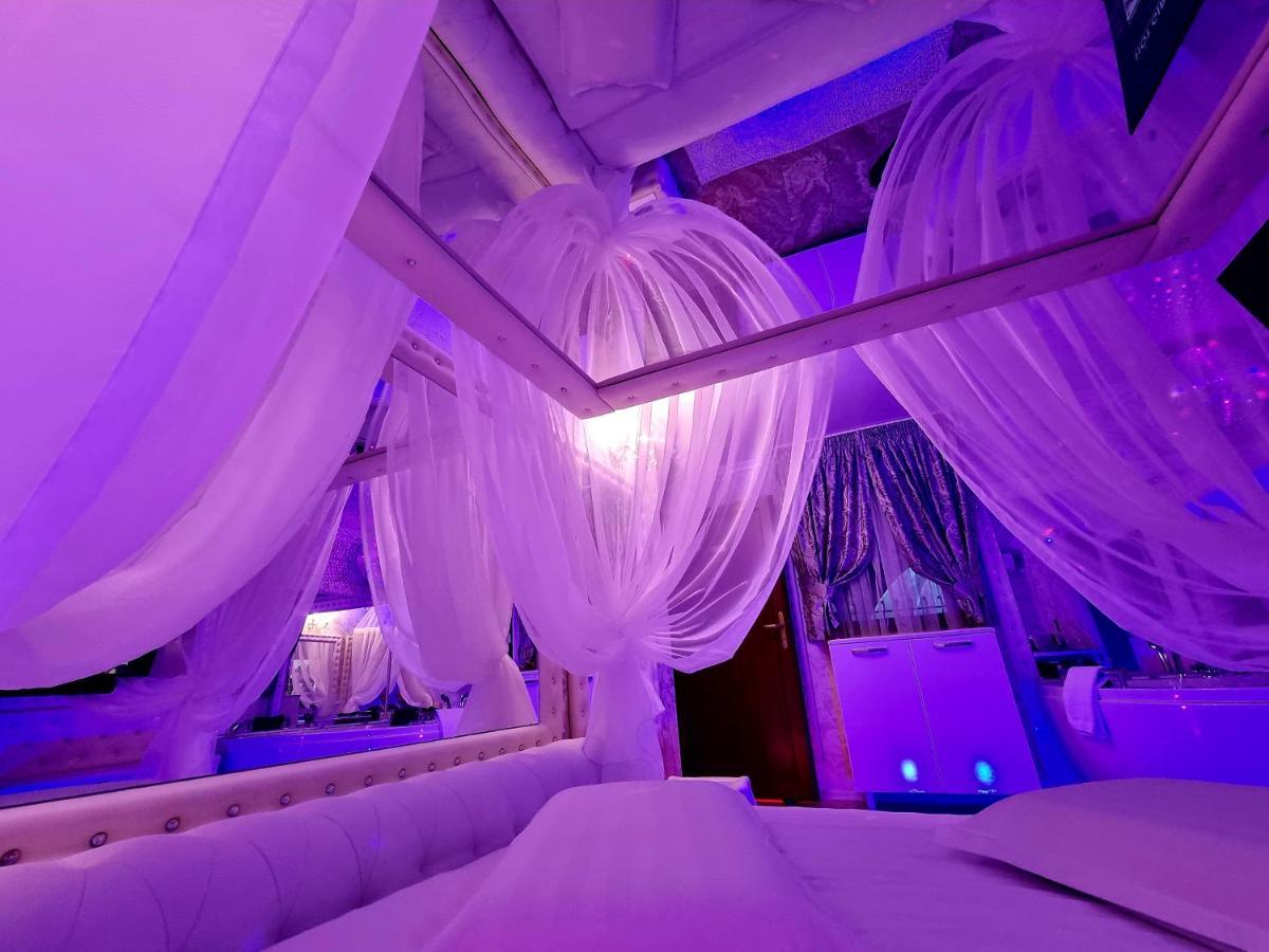Anadi Hotel Boutique Only Adult Brasov Bagian luar foto