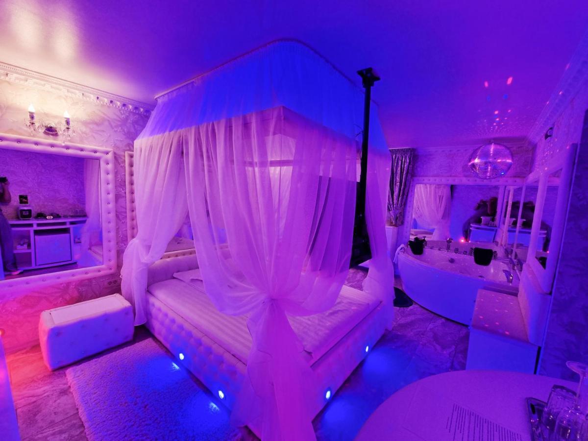 Anadi Hotel Boutique Only Adult Brasov Bagian luar foto