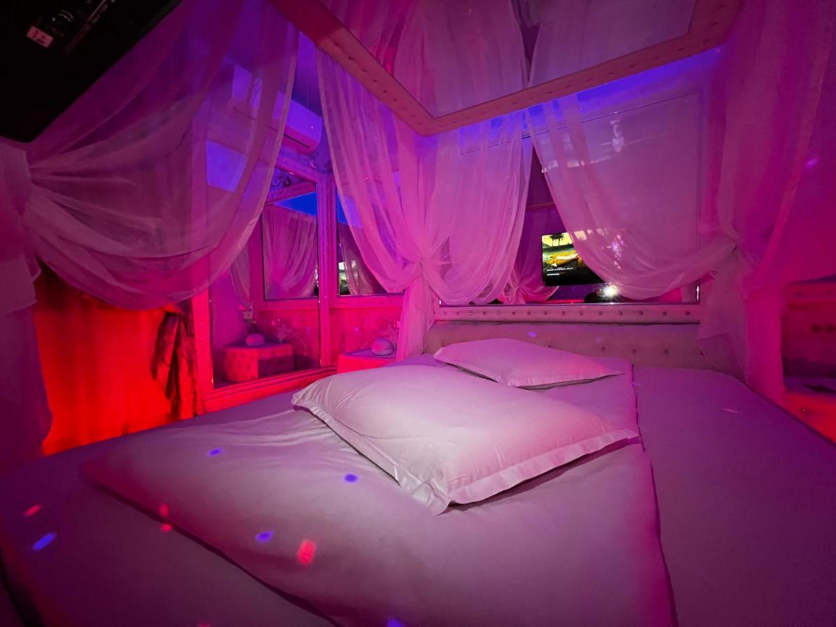Anadi Hotel Boutique Only Adult Brasov Bagian luar foto