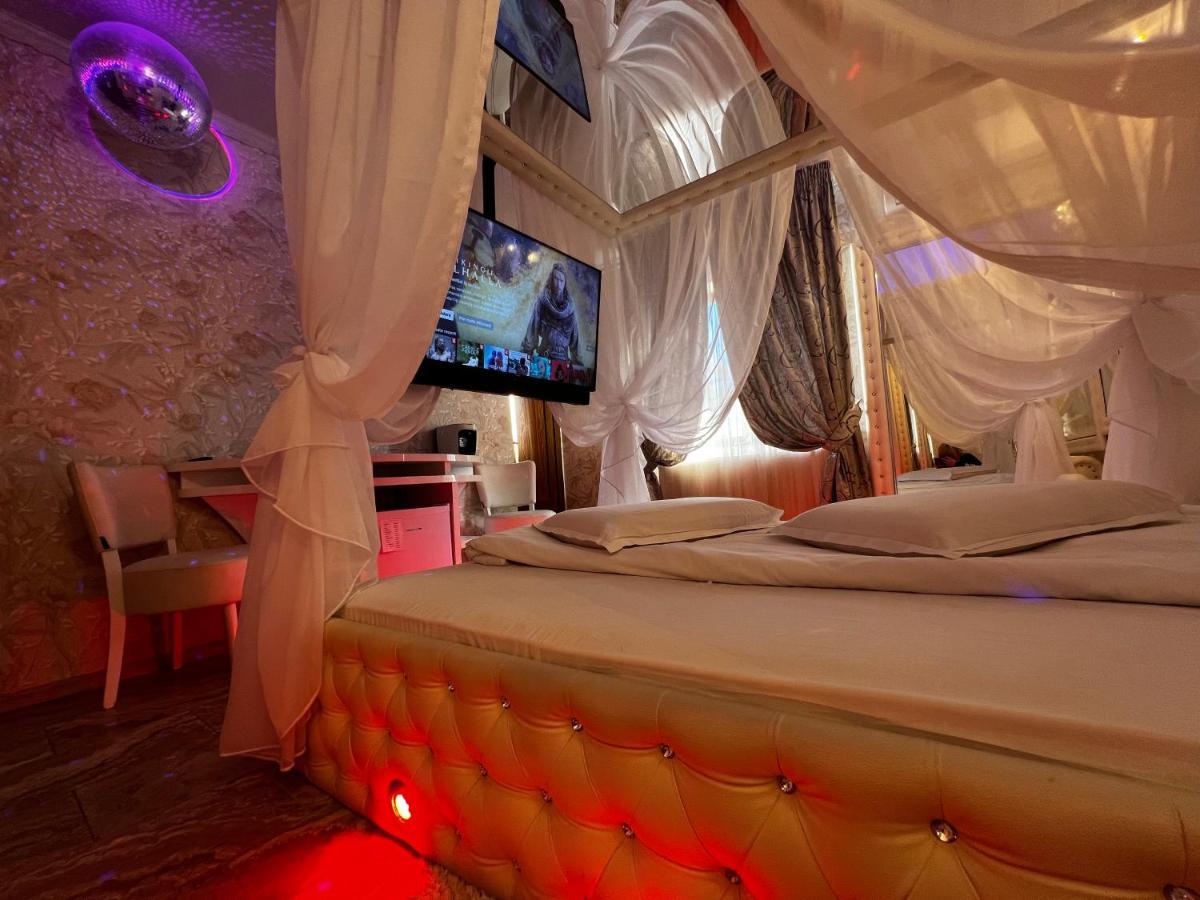 Anadi Hotel Boutique Only Adult Brasov Bagian luar foto