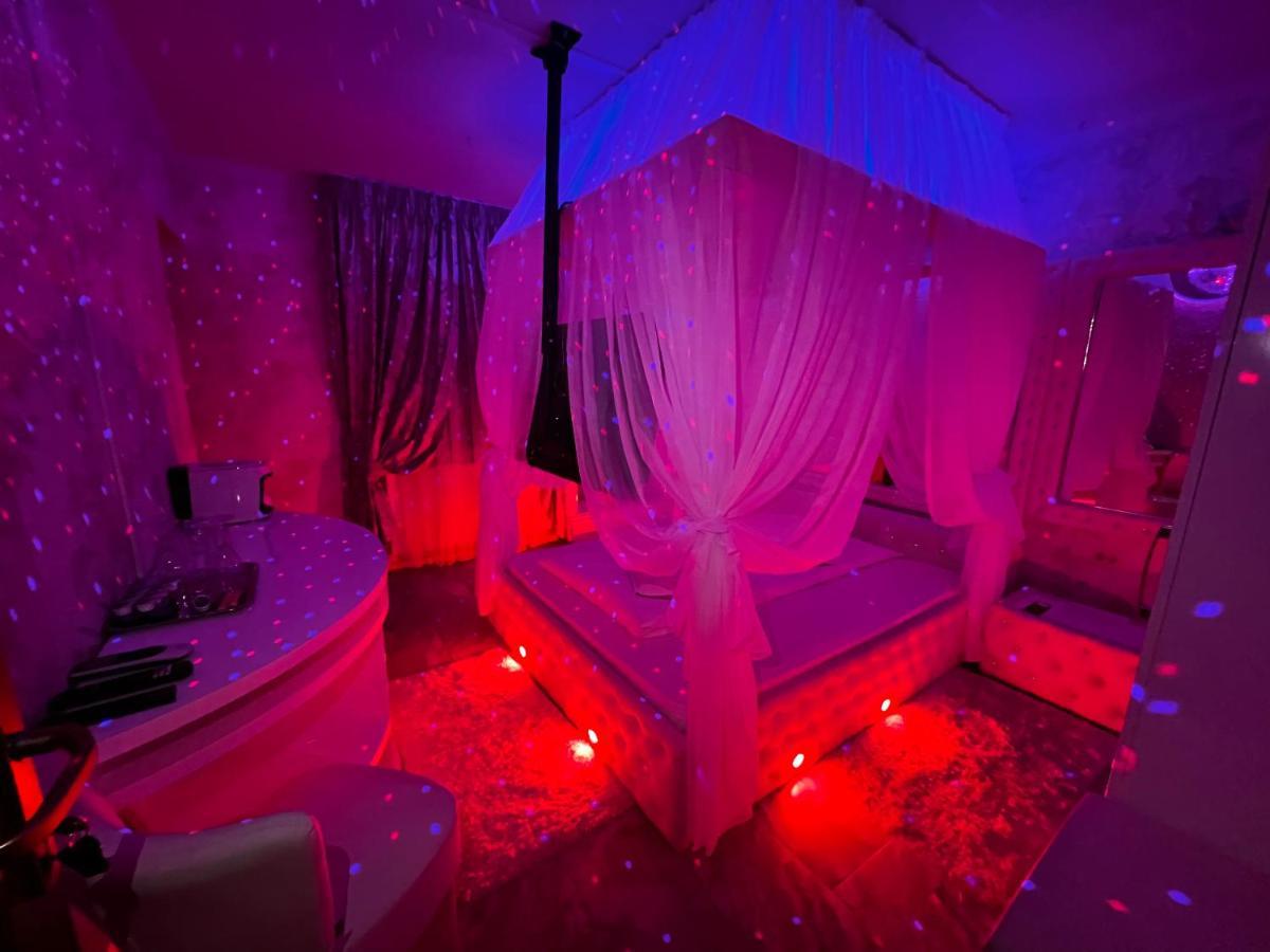 Anadi Hotel Boutique Only Adult Brasov Bagian luar foto