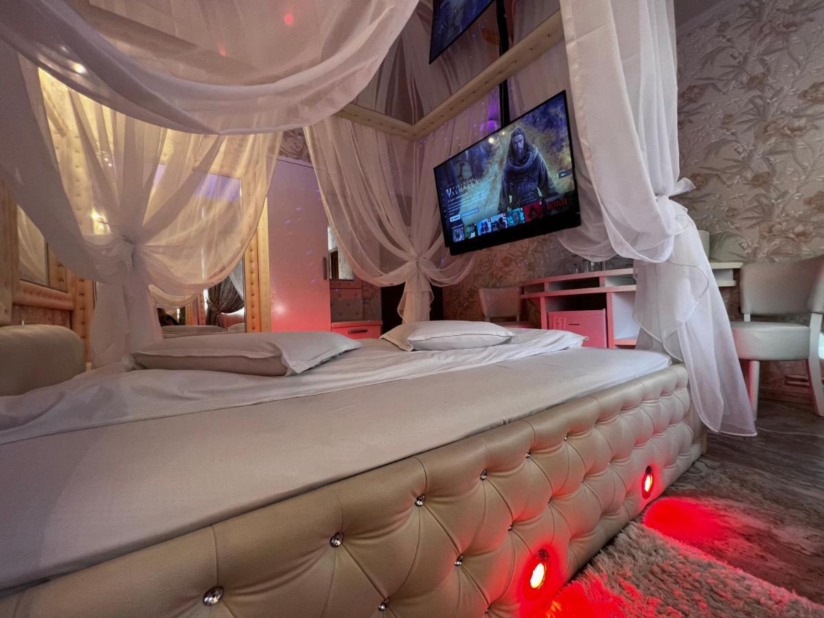 Anadi Hotel Boutique Only Adult Brasov Bagian luar foto