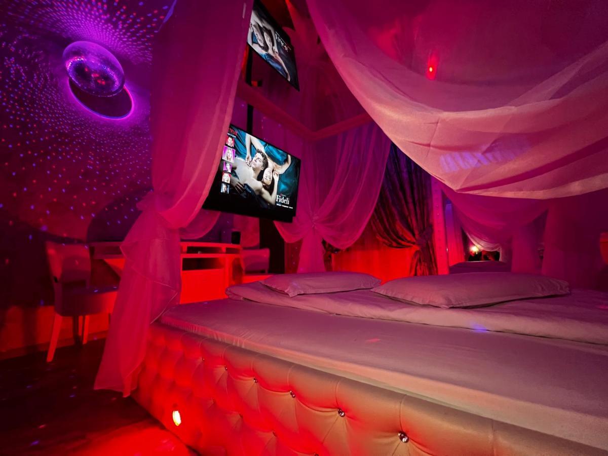 Anadi Hotel Boutique Only Adult Brasov Bagian luar foto