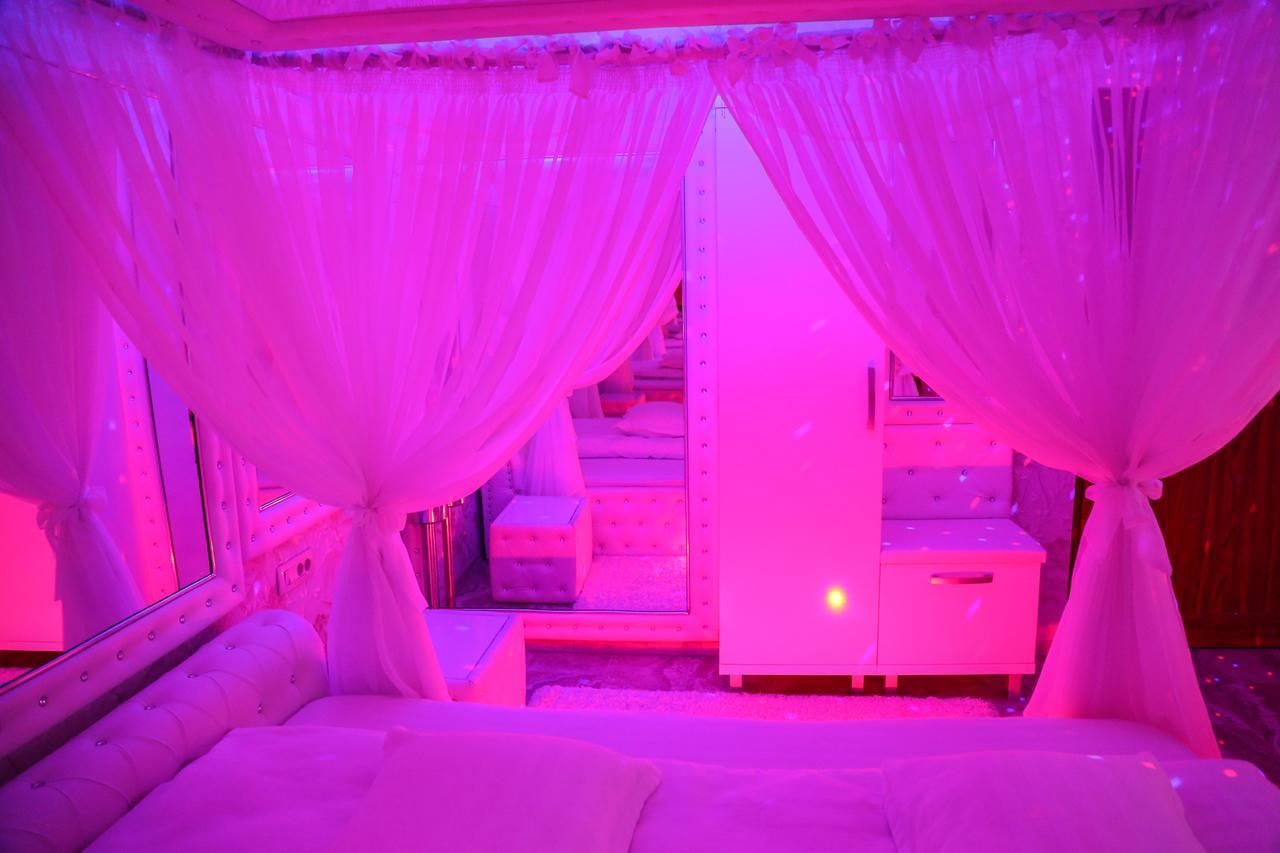 Anadi Hotel Boutique Only Adult Brasov Bagian luar foto