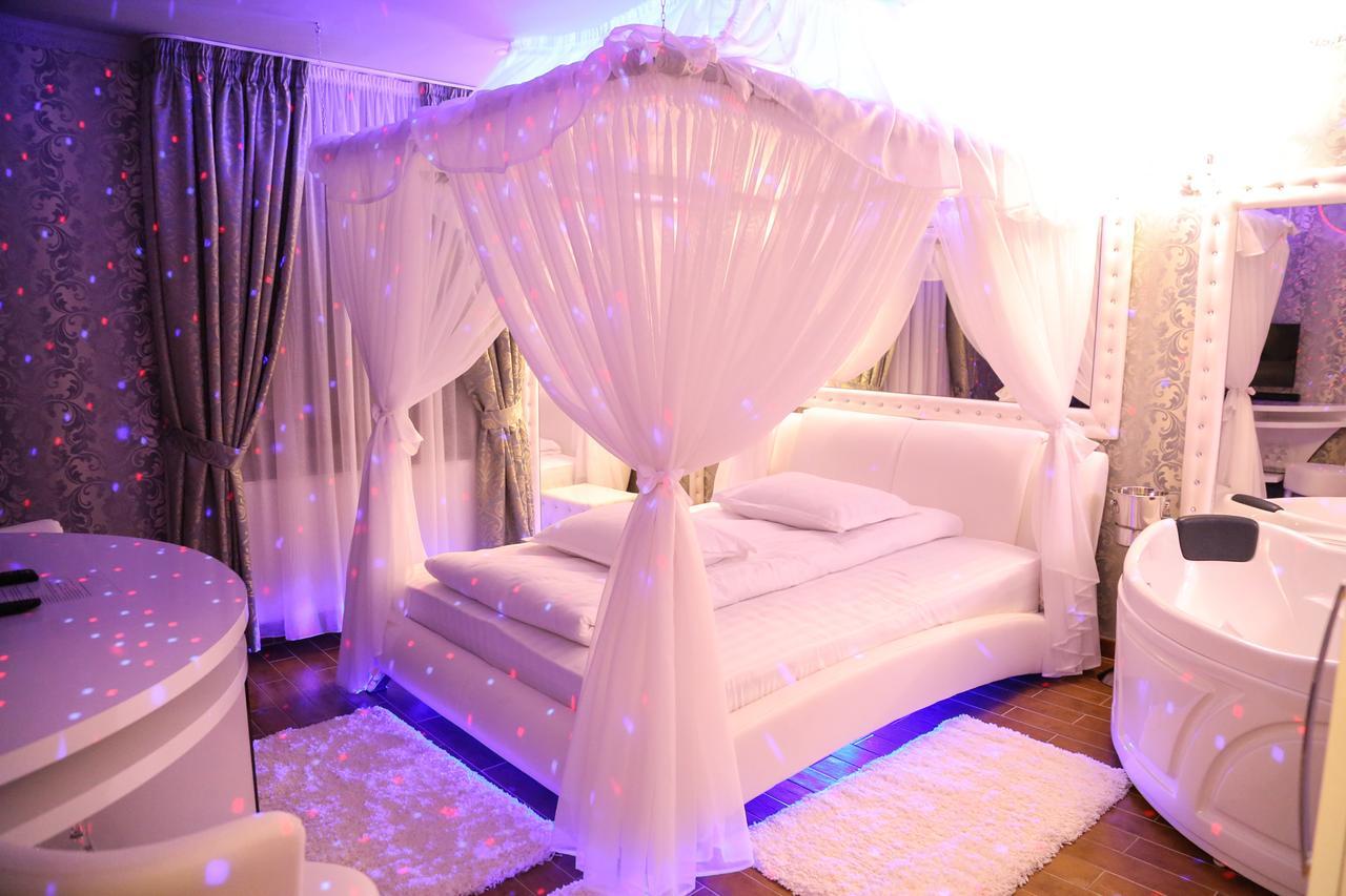 Anadi Hotel Boutique Only Adult Brasov Bagian luar foto